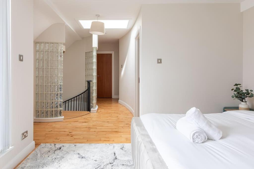 Modern Penthouse Apartment 2 Bed, 2 Bath Sleeps 6 City Centre Belfast Ngoại thất bức ảnh